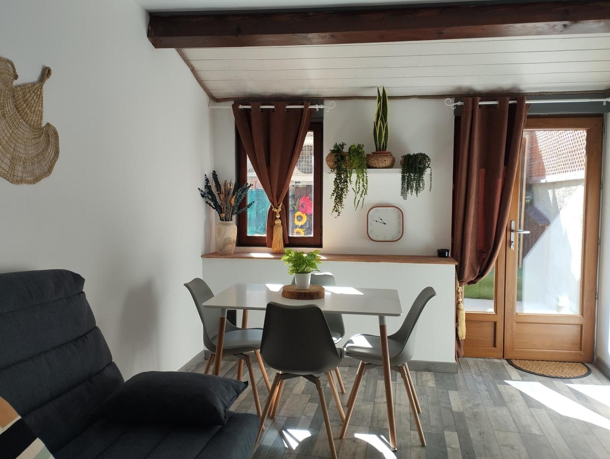 孔夫朗自由城Au Pied Des Remparts 10 Rue Saint Jean公寓 外观 照片
